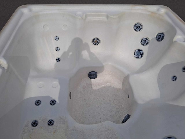 Viking spa 6 persoons jacuzzi en buitenspa - afbeelding 25 van  30