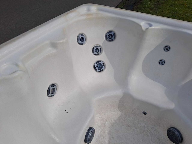 Viking spa 6 persoons jacuzzi en buitenspa - afbeelding 26 van  30