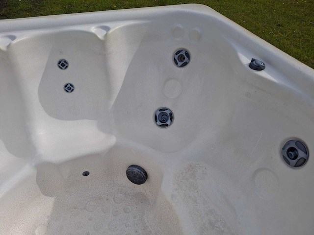 Viking spa 6 persoons jacuzzi en buitenspa - afbeelding 28 van  30
