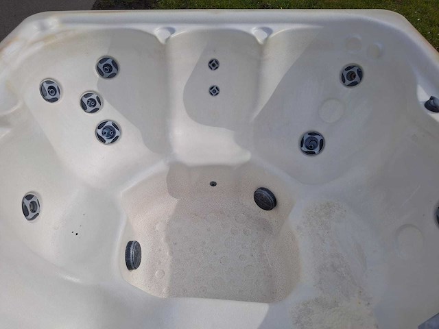 Viking spa 6 persoons jacuzzi en buitenspa - afbeelding 29 van  30