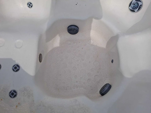 Viking spa 6 persoons jacuzzi en buitenspa - afbeelding 9 van  30