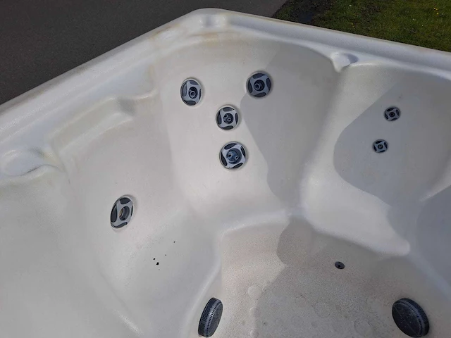 Viking spa 6 persoons jacuzzi en buitenspa - afbeelding 26 van  30