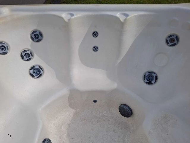 Viking spa 6 persoons jacuzzi en buitenspa - afbeelding 27 van  30