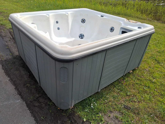 Viking spa 6 persoons jacuzzi en buitenspa - afbeelding 18 van  30