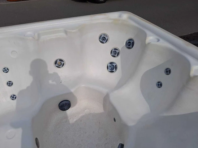 Viking spa 6 persoons jacuzzi en buitenspa - afbeelding 7 van  28