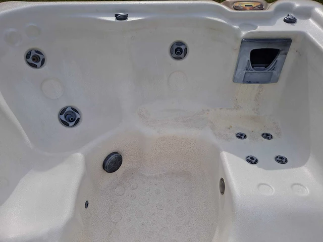 Viking spa 6 persoons jacuzzi en buitenspa - afbeelding 1 van  26