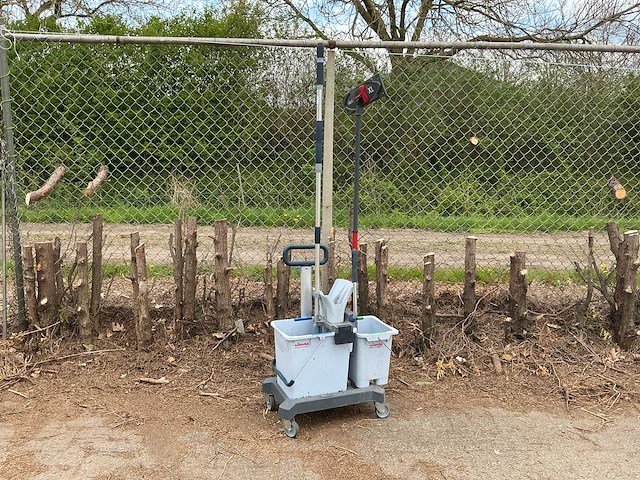 Vileda schoonmaakkar met toebehoren - afbeelding 1 van  3