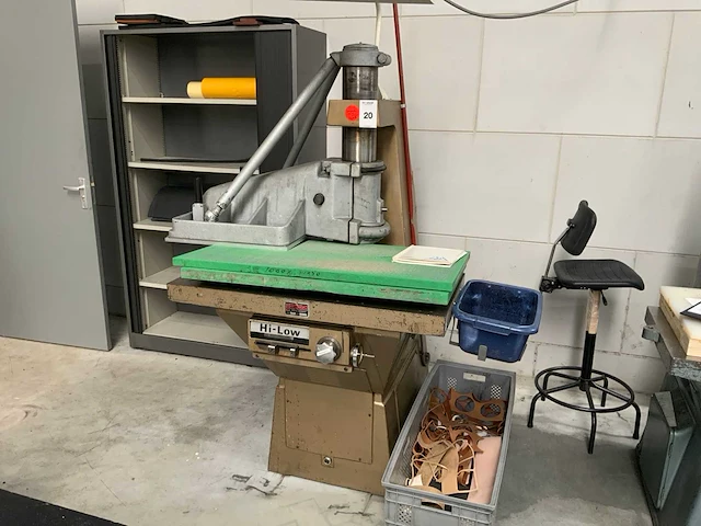Vilh. pedersen ltd 272 zwenkarmstansmachine - afbeelding 1 van  7