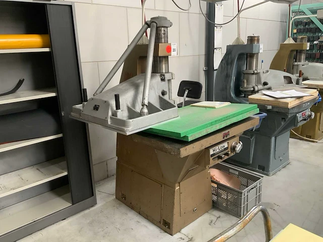 Vilh. pedersen ltd 272 zwenkarmstansmachine - afbeelding 3 van  7
