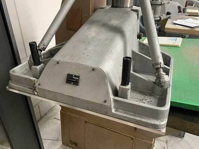 Vilh. pedersen ltd 272 zwenkarmstansmachine - afbeelding 4 van  7