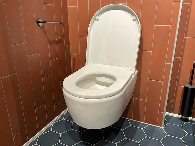 Villeroy & boch - avento wandcloset met toiletzitting - afbeelding 2 van  5