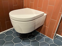 Villeroy & boch - avento wandcloset met toiletzitting - afbeelding 5 van  5