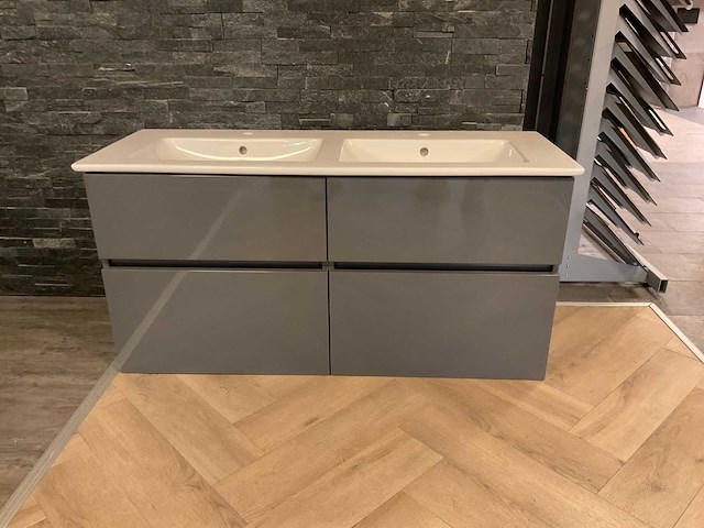 Villeroy & boch - badmeubelset 130 x 63 cm - afbeelding 1 van  11