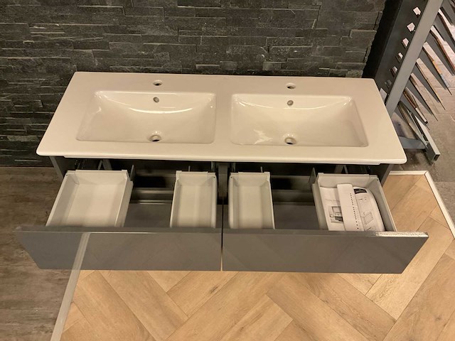 Villeroy & boch - badmeubelset 130 x 63 cm - afbeelding 9 van  11