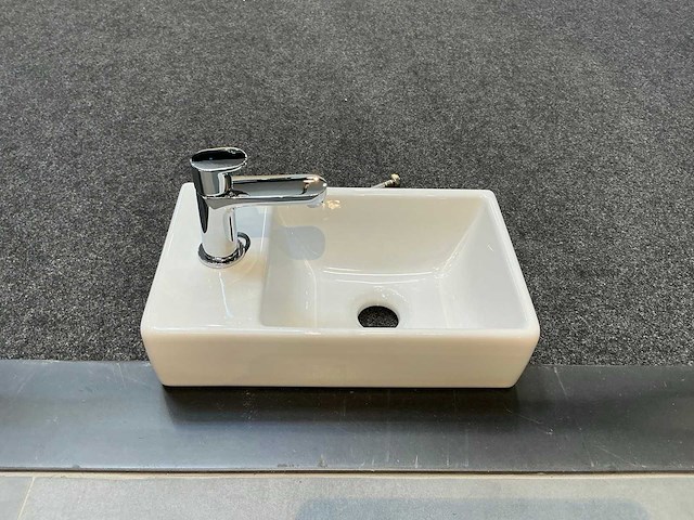 Villeroy & boch - fontein met kraan - afbeelding 2 van  8
