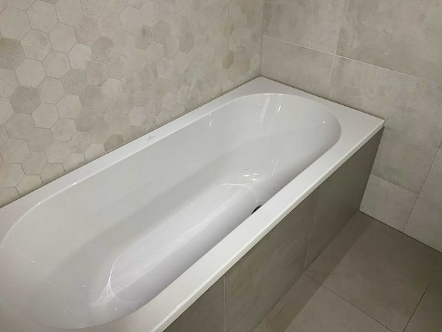 Villeroy & boch - ligbad 180 x 80 cm - afbeelding 3 van  8
