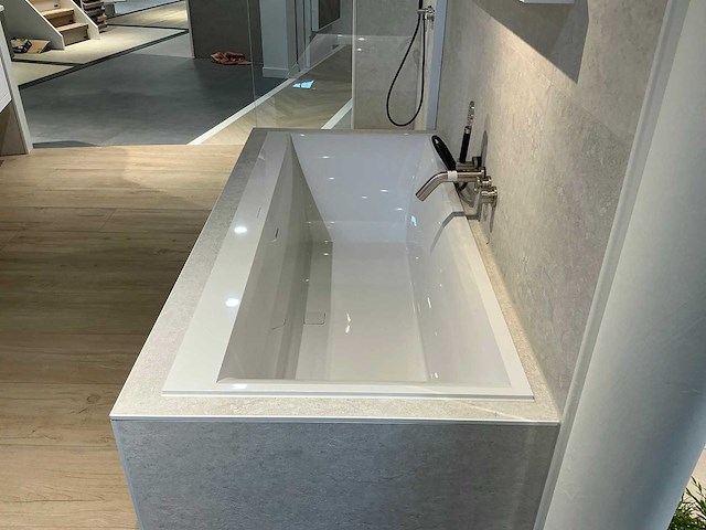 Villeroy & boch - squaro edge - ligbad 180 cm - afbeelding 1 van  9