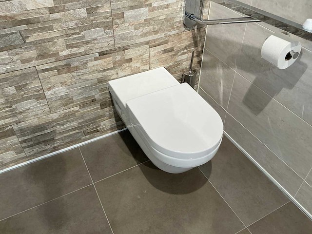 Villeroy & boch - vicare - wandcloset met toiletzitting - afbeelding 1 van  5