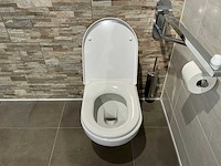 Villeroy & boch - vicare - wandcloset met toiletzitting - afbeelding 4 van  5