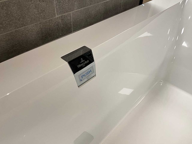 Villeroy & boch - vrijstaand bad 180 x 80 cm - afbeelding 6 van  9