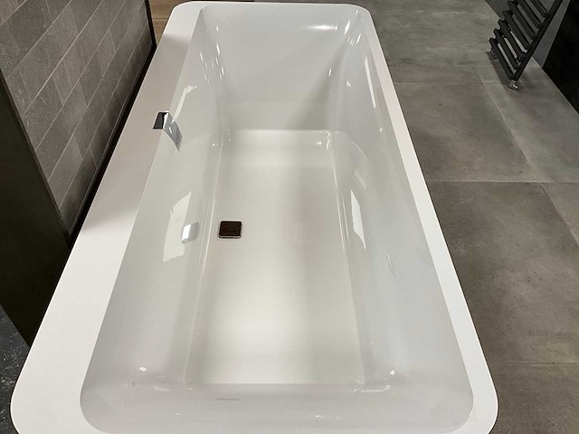 Villeroy & boch - vrijstaand bad 180 x 80 cm - afbeelding 7 van  9