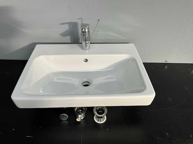 Villeroy & boch - wastafel 43 x 59x5 x 16 cm - afbeelding 1 van  9
