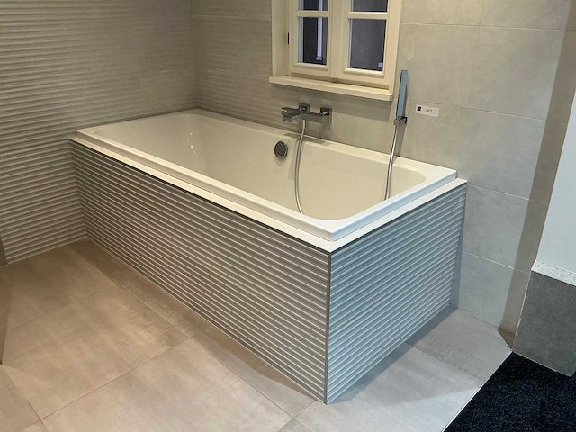 Villeroy & boch architectura wand/hoekbad - afbeelding 1 van  4