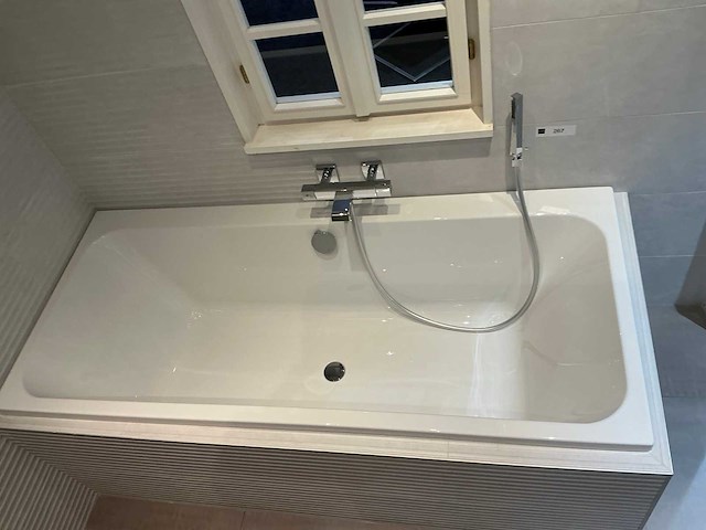 Villeroy & boch architectura wand/hoekbad - afbeelding 4 van  4