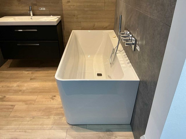 Villeroy & boch collaro wand/hoekbad - afbeelding 2 van  5