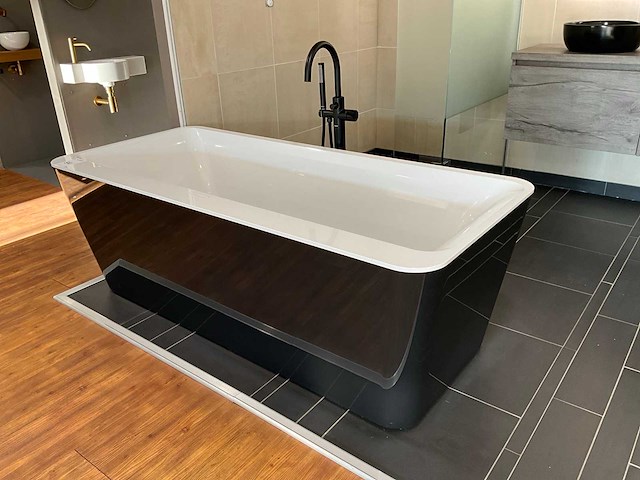 Villeroy & boch squaro edge vrijstaande bad - afbeelding 1 van  11