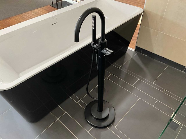 Villeroy & boch squaro edge vrijstaande bad - afbeelding 8 van  11