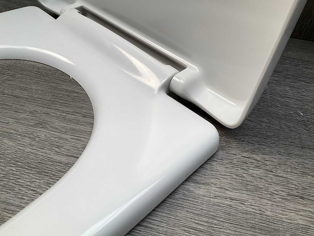 Villeroy & boch toiletzitting wit - afbeelding 2 van  3