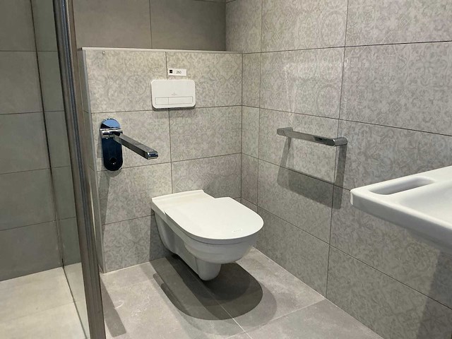 Villeroy & boch vicare vita mindervalide toiletopstelling - afbeelding 1 van  8