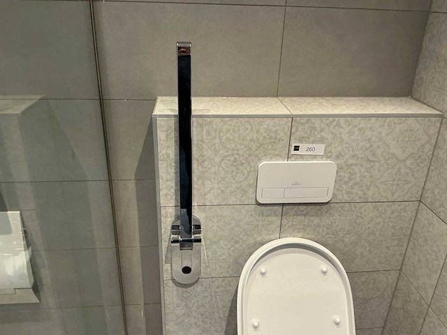 Villeroy & boch vicare vita mindervalide toiletopstelling - afbeelding 7 van  8