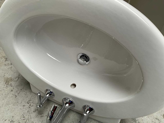 Villeroy & boch wastafel met axor starck kraan 69x56cm - afbeelding 4 van  5