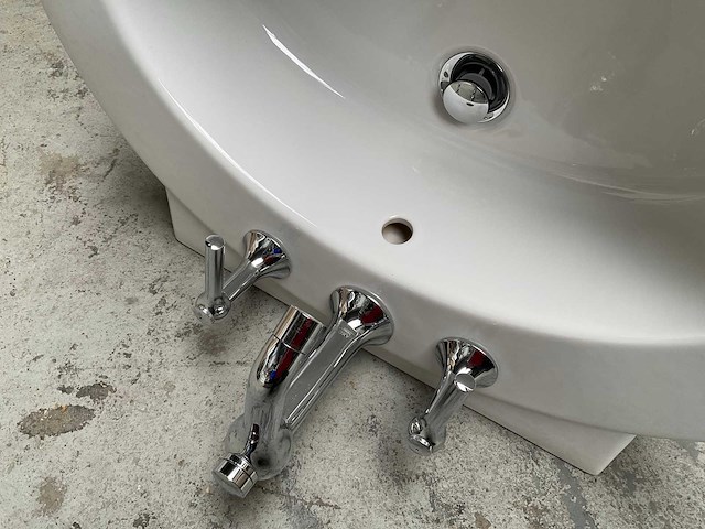 Villeroy & boch wastafel met axor starck kraan 69x56cm - afbeelding 1 van  5