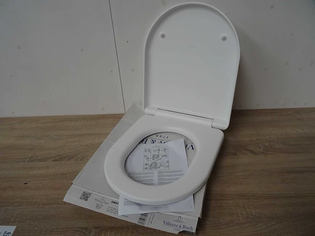 Villeroy&boch - skyla - 8m81s1rw - wc-bril - afbeelding 1 van  2