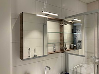 Villeroy&boch badmeubel met kraan en spiegelkast - afbeelding 2 van  13