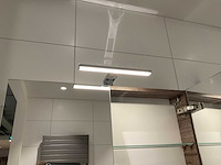 Villeroy&boch badmeubel met kraan en spiegelkast - afbeelding 3 van  13