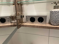 Villeroy&boch badmeubel met kraan en spiegelkast - afbeelding 4 van  13