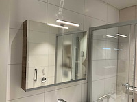 Villeroy&boch badmeubel met kraan en spiegelkast - afbeelding 12 van  13