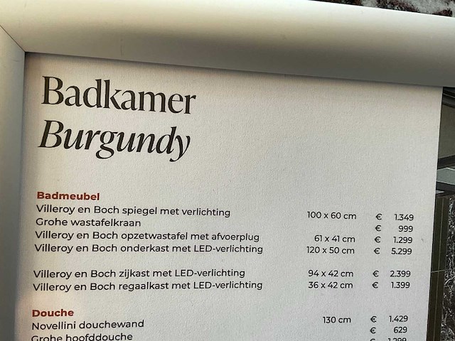 Villeroy&boch burgundy badmeubel met wandkasten en waskommen - afbeelding 6 van  16