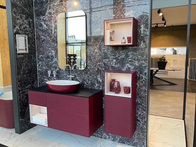 Villeroy&boch burgundy badmeubel met wandkasten en waskommen - afbeelding 9 van  16