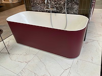 Villeroy&boch burgundy vrijstaand bad - afbeelding 1 van  6