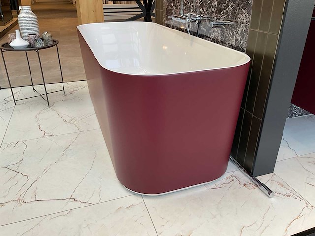 Villeroy&boch burgundy vrijstaand bad - afbeelding 6 van  6