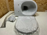 Villeroy&boch hangend toilet met toiletbril - afbeelding 1 van  4