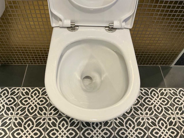 Villeroy&boch subway wandcloset en urinoir - afbeelding 7 van  9