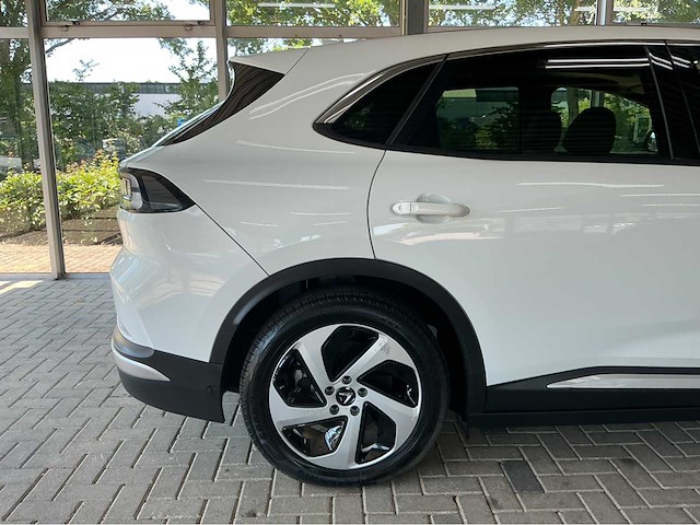 Vinfast vf8 plus awd | elektrisch | 2023 | 408 pk | awd | 1.600 km | marge auto - afbeelding 2 van  26