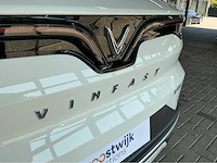 Vinfast vf8 plus awd | elektrisch | 2023 | 408 pk | awd | 1.600 km | marge auto - afbeelding 7 van  26