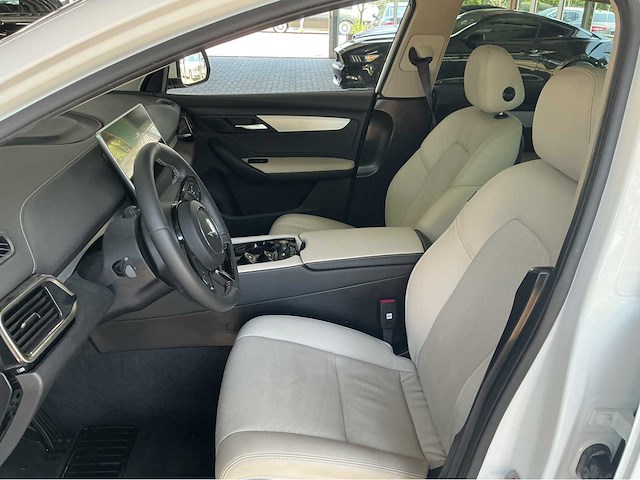 Vinfast vf8 plus awd | elektrisch | 2023 | 408 pk | awd | 1.600 km | marge auto - afbeelding 9 van  26